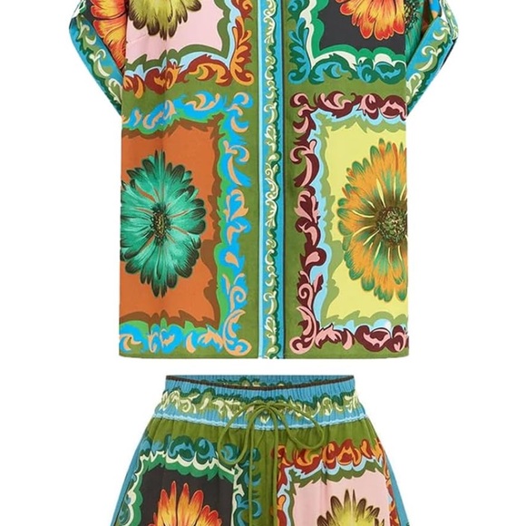 Two piece trendy short set - Picture 4 of 4